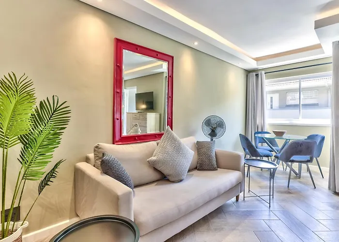 Gorgeous Studio In Sea Point