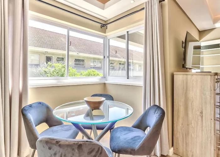 Gorgeous Studio In Sea Point
