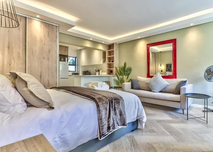 Gorgeous Studio In Sea Point