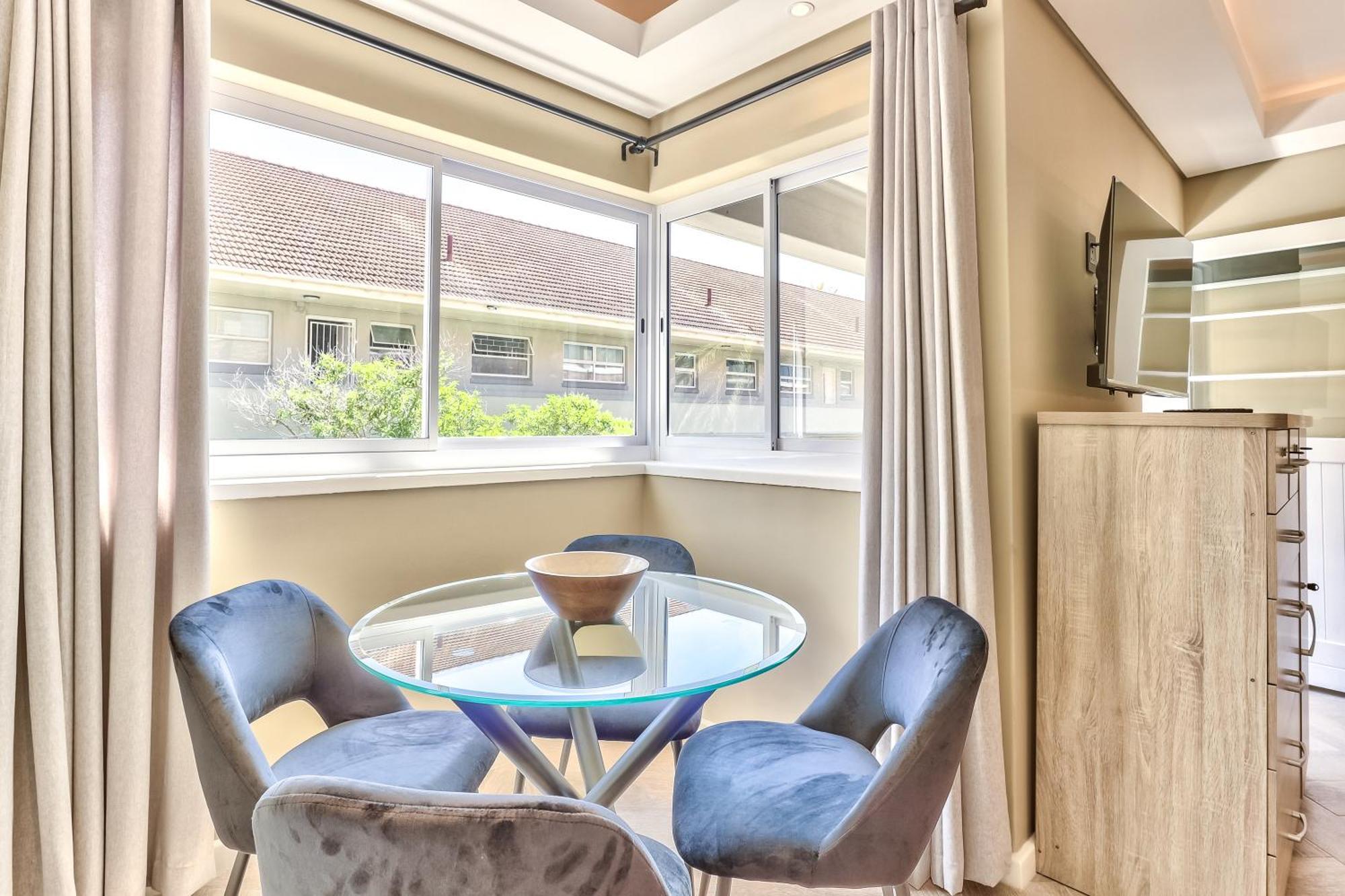 Gorgeous In Sea Point Apartment *